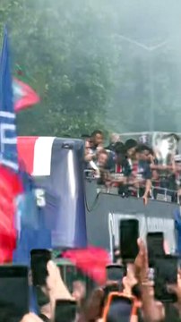 Victoire en Ligue des champions : le PSG acclamé sur les Champs-Elysées