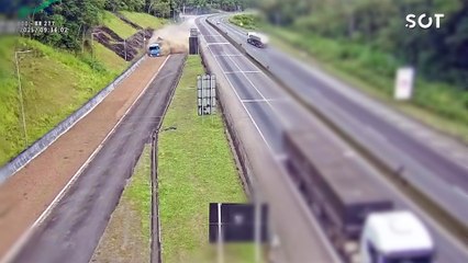 Carreta com 35 toneladas evita tragédia ao acessar área de escape na BR-277
