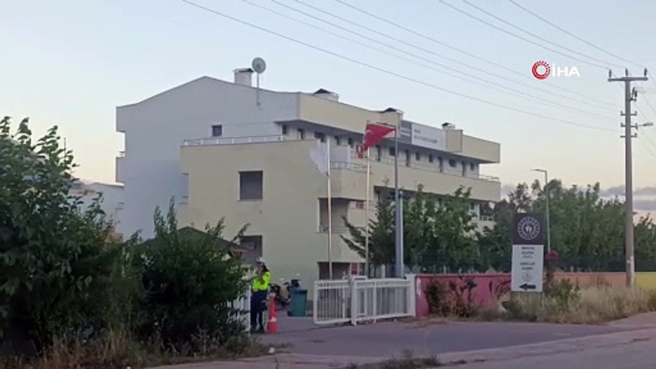 Uyarılara rağmen denize giren öğrenciler boğuldu