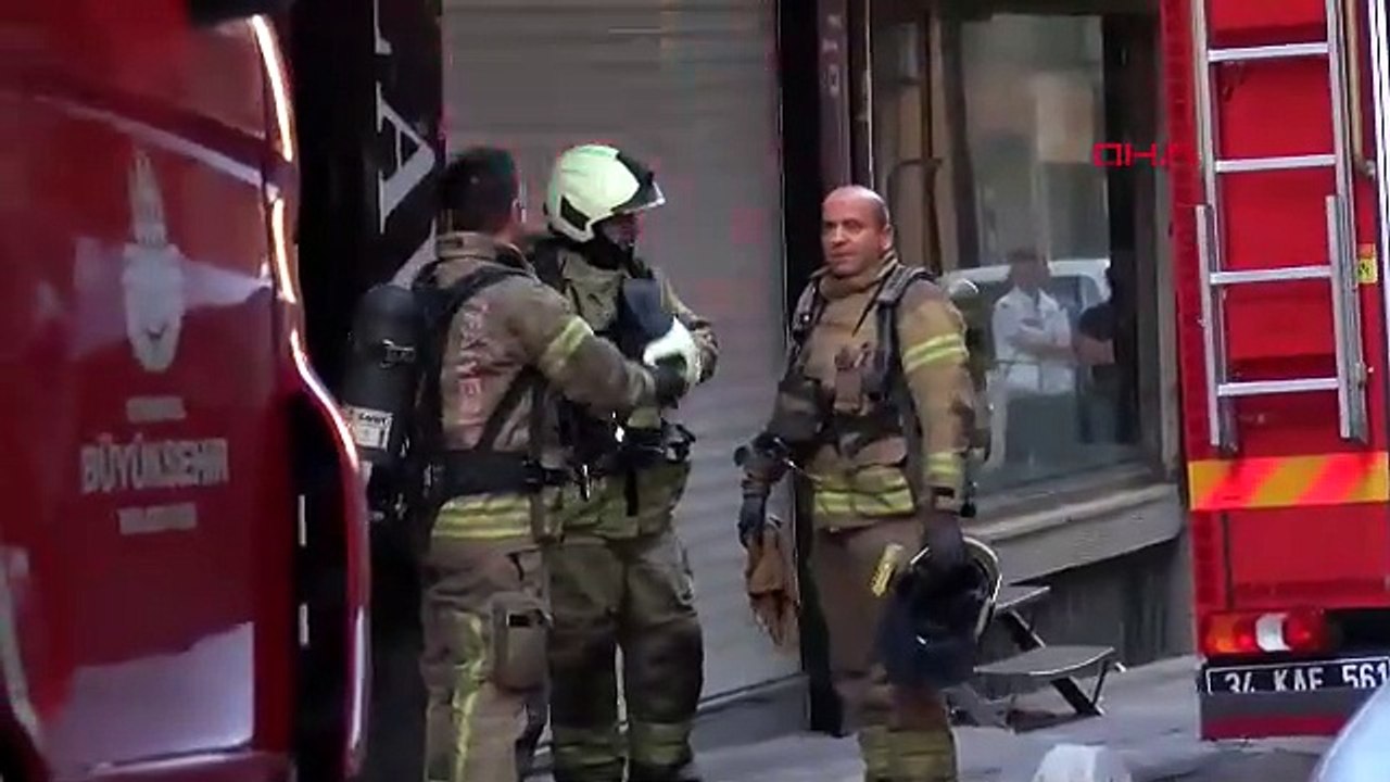 Zeytinburnu’nda 1'inci kattaki yangında bir çocuk komşuların açtığı çarşafa atlayarak yaralandı