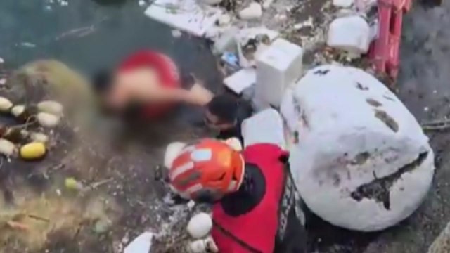 낚싯대 주우려다 바다에 빠진 10대...119 구조 / YTN