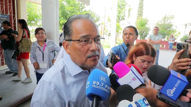 Andrés Mijes acude a votar en la Elección del Poder Judicial en Escobedo
