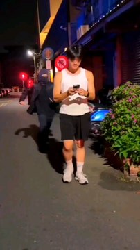 #chase #thief #robber #burglar #run #hide #invisible #sn2sg #sunnight #sunnightmusic #shadow #sunnightpop #surprise #sunnightblues #letmechaseyou #ninja #ninjawarrior #cannes2025 #lifehack #camouflage #disguise #cosplay #skills #mask #dark #darkhumour