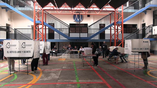 Mexicanos votan por jueces en comicios con poca afluencia y bajo sombra de corrupción