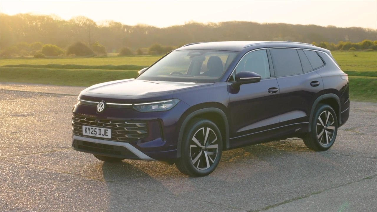 Volkswagen Tayron Elegance Design preview in Ultraviolet metallic ...