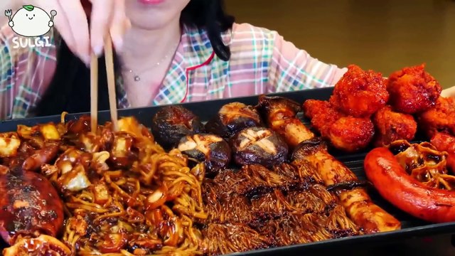 ASMR MUKBANG Fire spicy Black bean Mushrooms, Kielbasa Sausage, Seasoned Chicken, Noodles.
