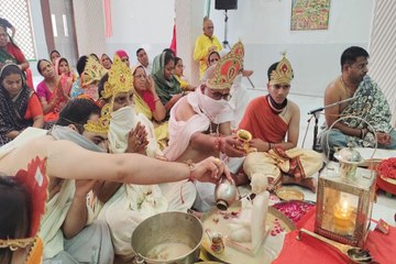भगवान के प्रथम दिव्य रूप के दर्शन करने उमड़ी श्रद्धालुओं की भीड़