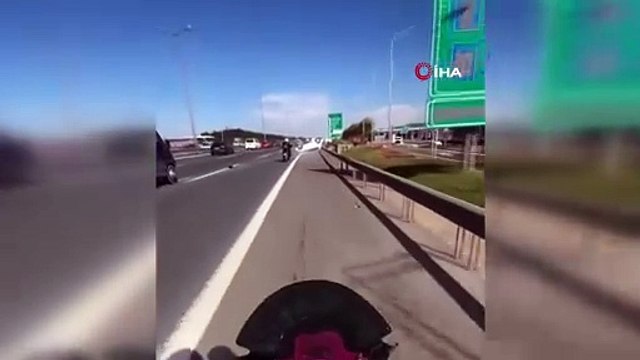 Takla atan araçtakileri kurtarmaya geldi, hakaret yedi! Yardımcı olan vatandaşa şok sözler