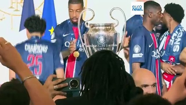 Il Psg all'Eliseo da Emmanuel Macron dopo il trionfo in Champions League