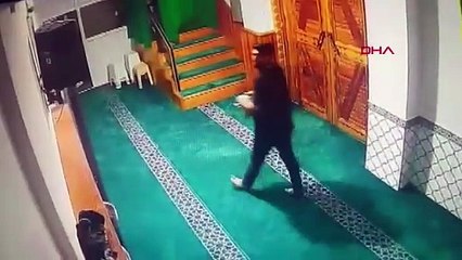 Caminin yardım kutusu ile müezzinin cüzdanını çaldı
