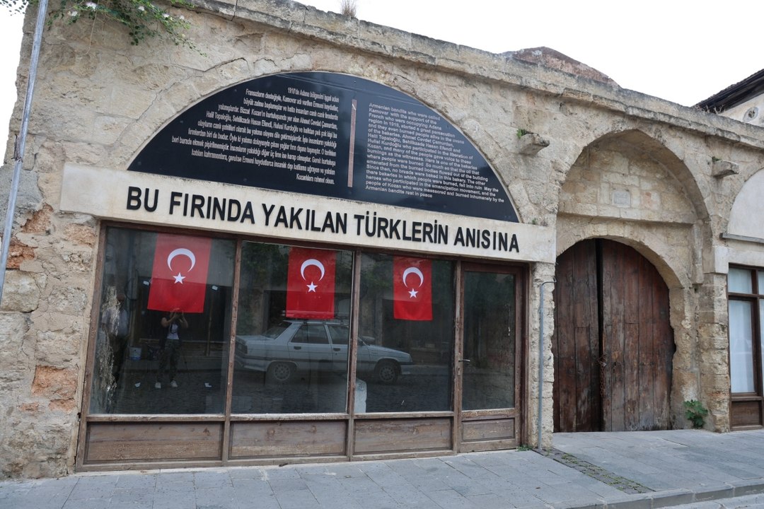 Yıllarca süren eziyetin resmi: İnsan yağları sokaklardan aktı!'' Mezalim fırını''nı herkes görmeli