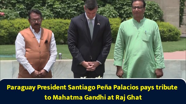 Paraguay President Santiago Peña Palacios pays tribute to Mahatma Gandhi at Rajghat