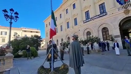 Sassari celebra il 2 Giugno: l'alzabandiera in piazza d'Italia