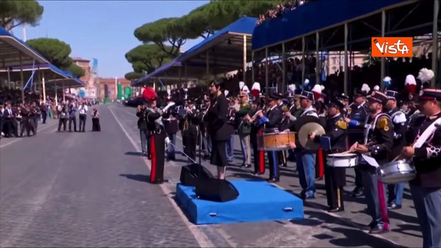 Arisa canta l'inno di Mameli alla parata del 2 Giugno ai Fori Imperiali