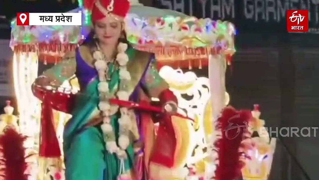 हाथ में तिरंगा और तलवार थाम बारात लेकर पहुंची दुल्हन, नजारा देख लोग हुए अचंभित