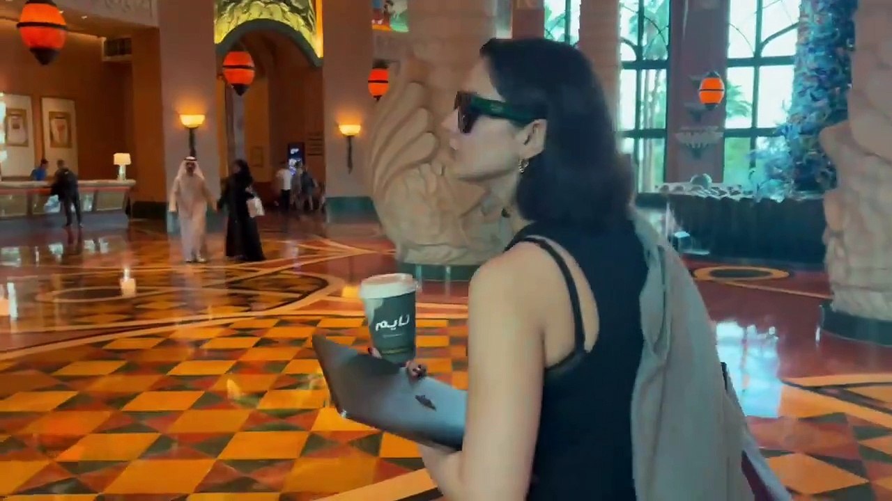 Hania Amir vlogs