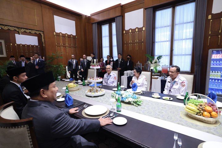 Momen Akrab Prabowo dan Megawati Sebelum Upacara Hari Lahir Pancasila