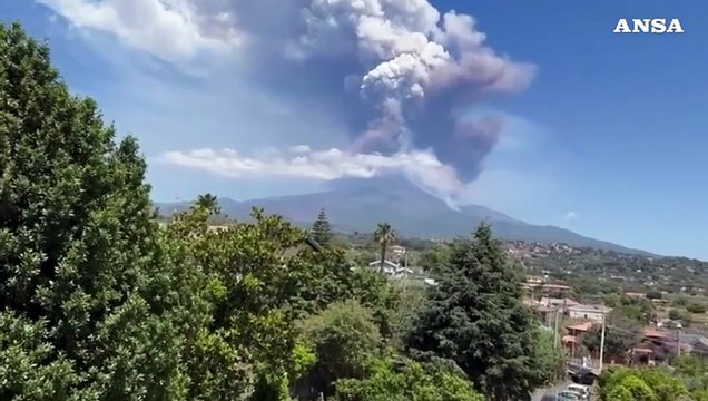Etna, intensa attivita' vulcanica dal cratere di sud-est