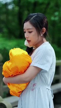 A CEO finds his long-lost daughter after a one-night stand and fiercely protects her.