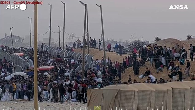 Gaza, continuano gli assalti ai centri di raccolta degli aiuti