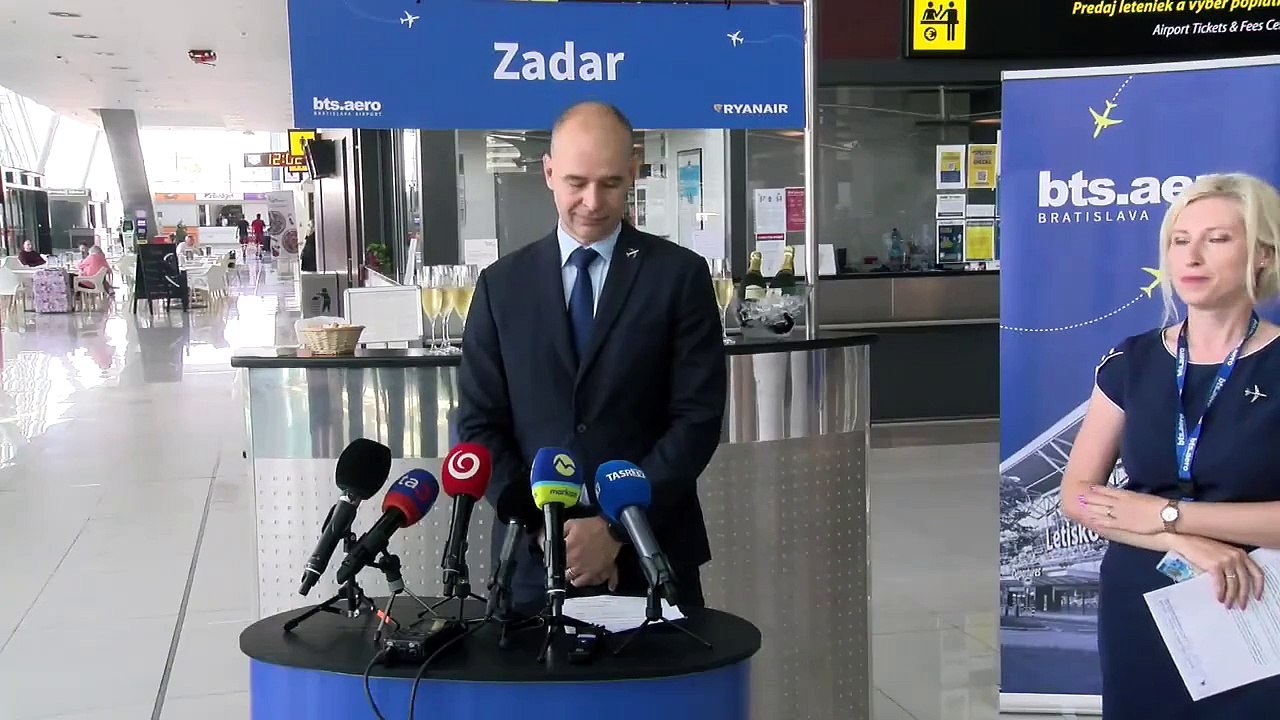 ZÁZNAM: Letnú sezónu na bratislavskom letisku odštartovala nová linka do Zadaru