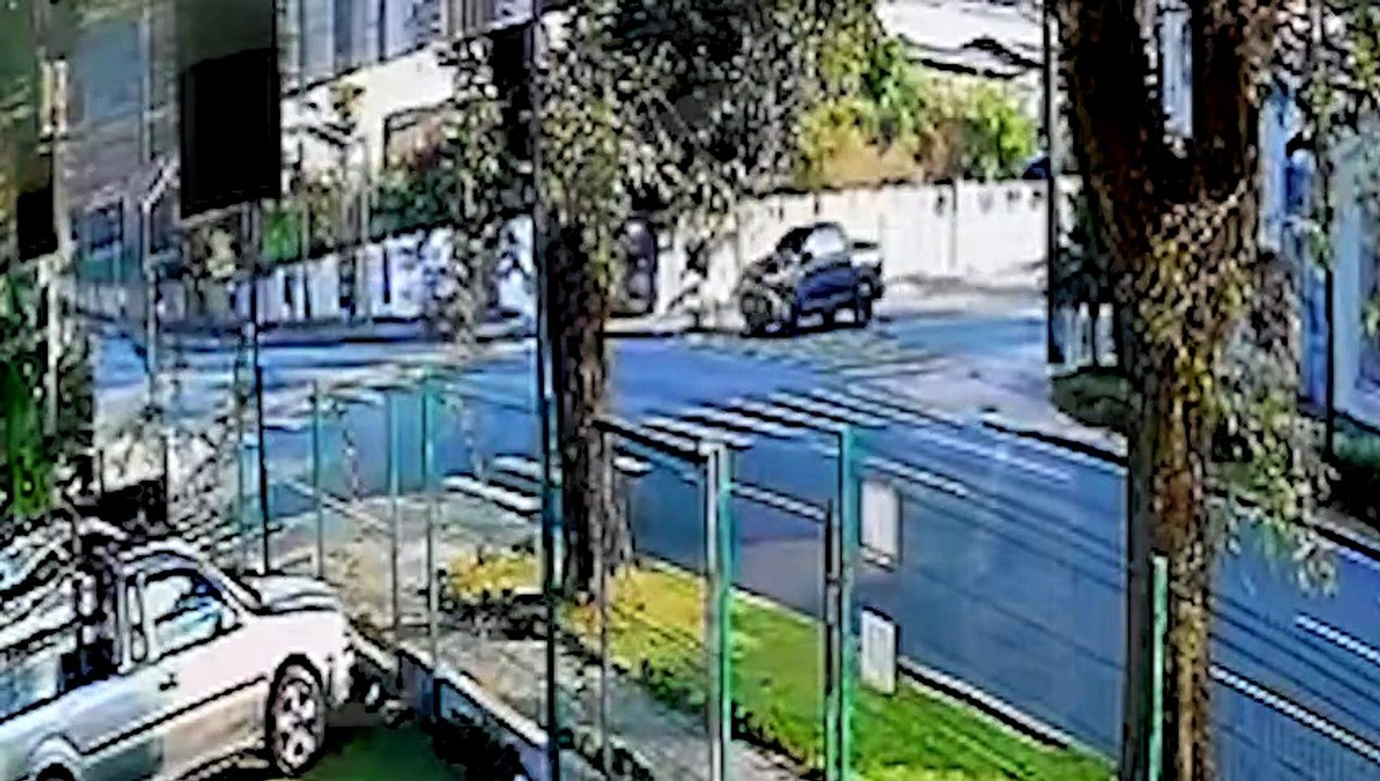 Câmera mostra sinal aberto para motociclista em local de acidente no Capão Raso