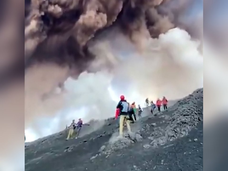 Warnstufe rot: vulkan Ätna bedroht flugverkehr