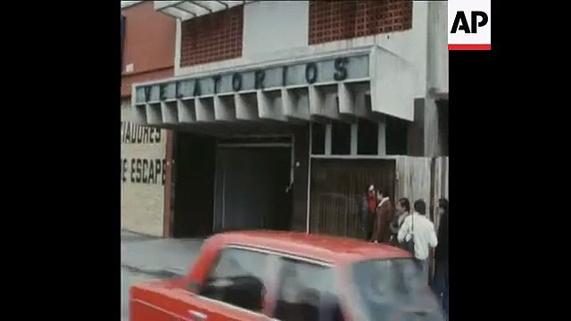 HIJOS DEL PRESIDENTE BOLIVIANO ASESINADO LLEGAN A FUNERARIA EN BUENOS AIRES
