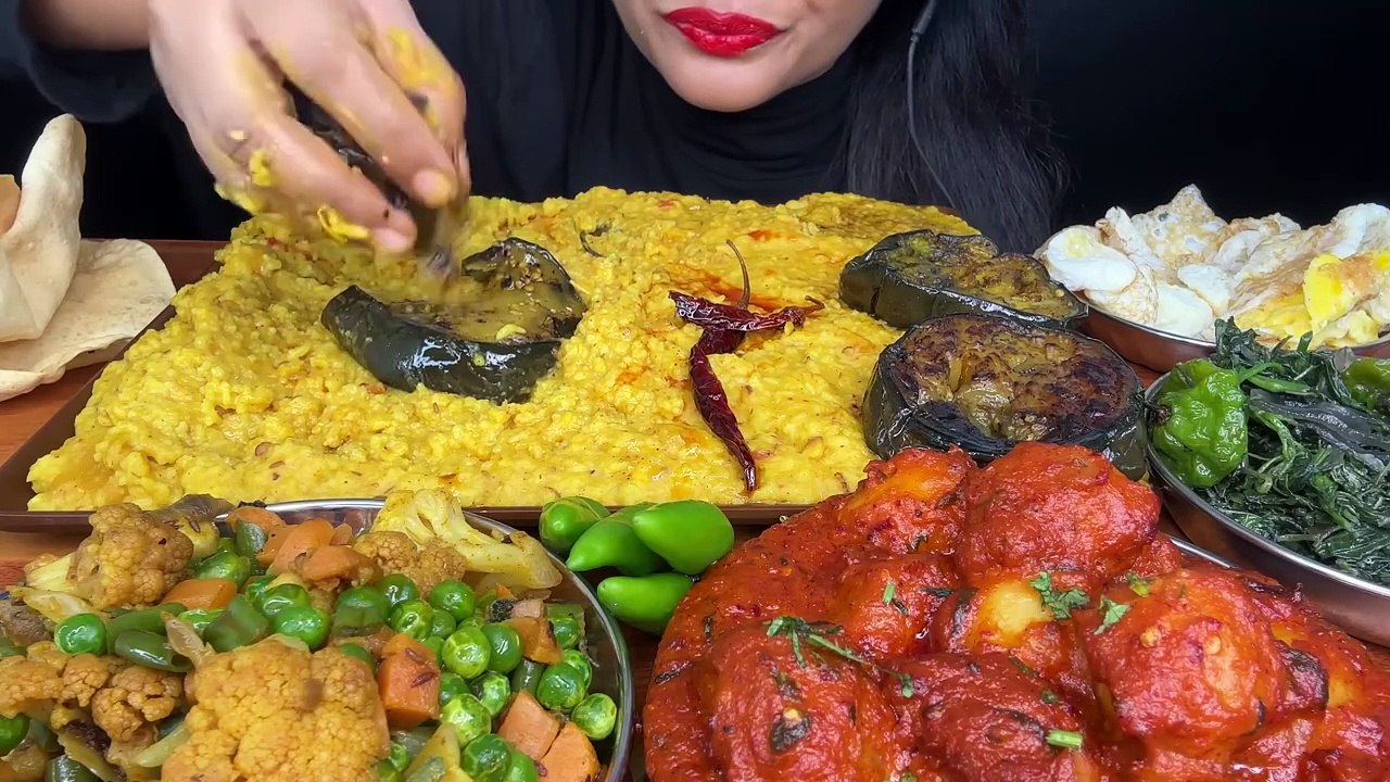 ASMR EATING KICHDI,BAINGAN FRY,EGG FRY,VEGETABLE FRY,SHAK,PAPAD _FOOD VIDEOS_