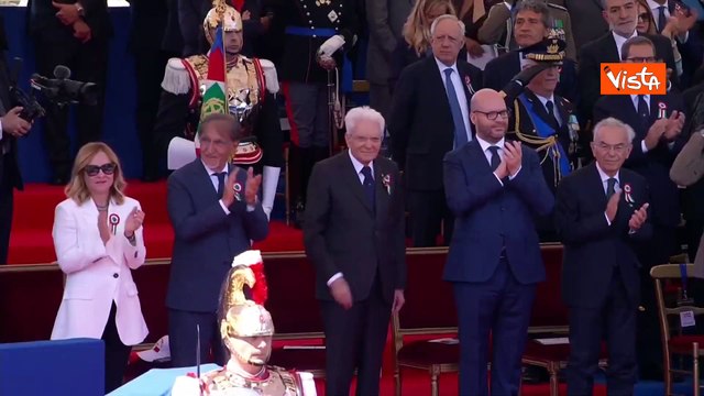 2 Giugno, il siluro maiale sfila alla parata tra gli uomini rana dell'Esercito