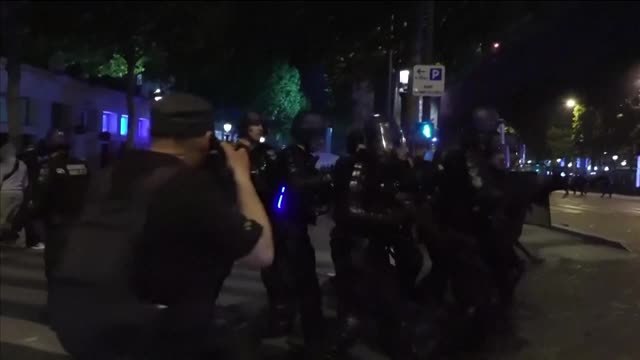 Paris - Le préfet de police reconnaît une forme d’échec après les pillages survenus la nuit du sacre