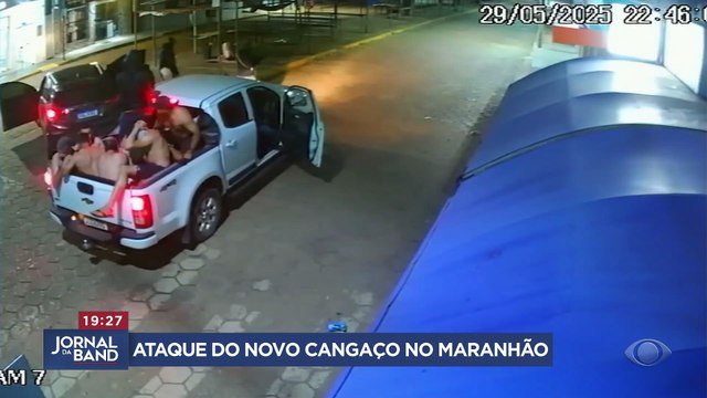 Quadrilha invade banco, faz reféns e explode caixa eletrônico