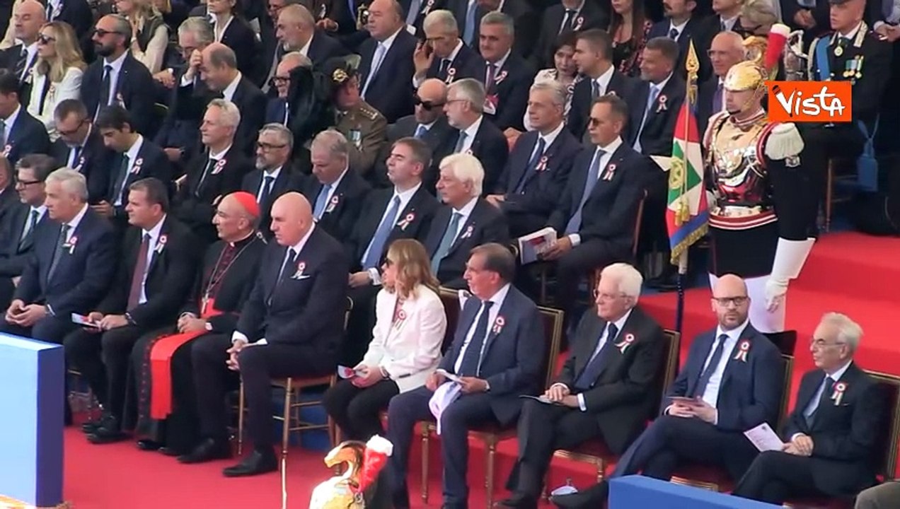 Festa della Repubblica, Arisa canta l'inno di Mameli davanti al Presidente Mattarella