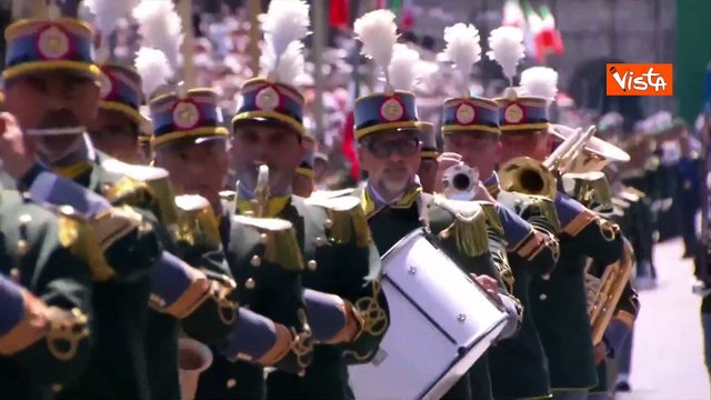 2 Giugno, la banda della Finanza si esibisce alla parata ai Fori Imperiali
