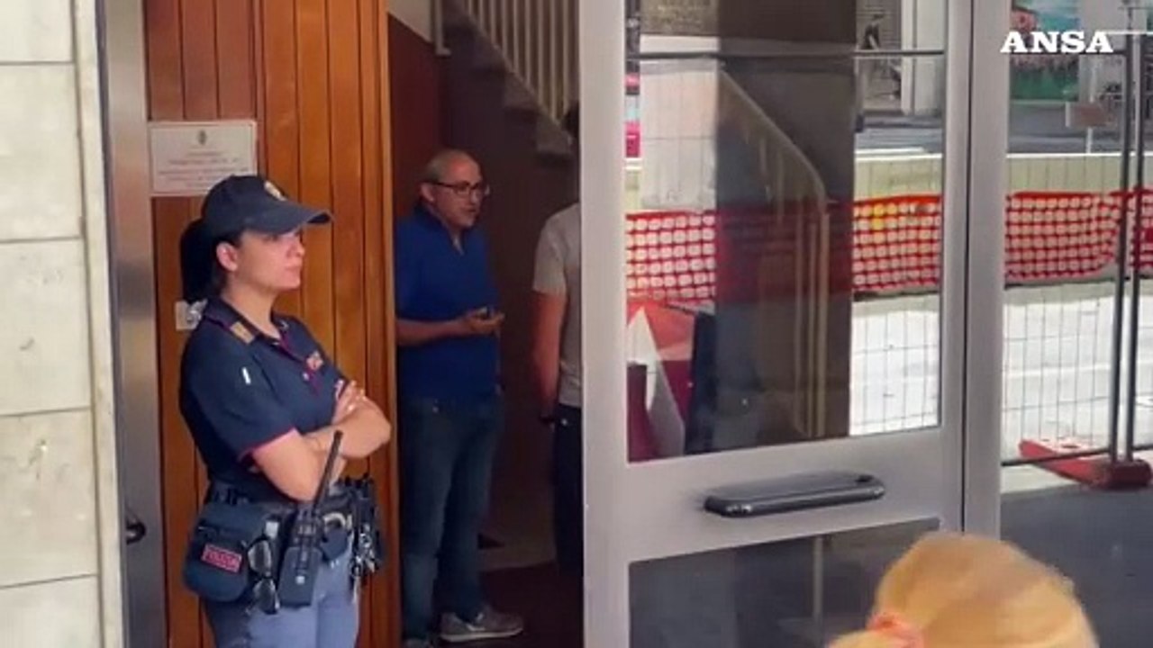 Due uomini uccisi in casa a Bologna, la Polizia sul posto