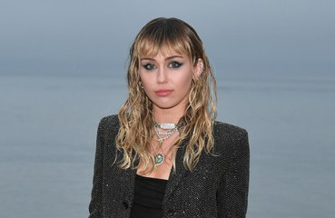 Miley Cyrus s’inquiète pour Sabrina Carpenter : “J’ai été dans cette situation...”