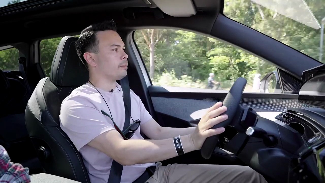Peugeot E-5008 Test Drive! BEST IN CLASS