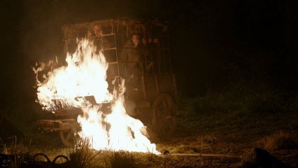 Game Of Thrones - S02 - 17 - the hunters come back with reinforcements