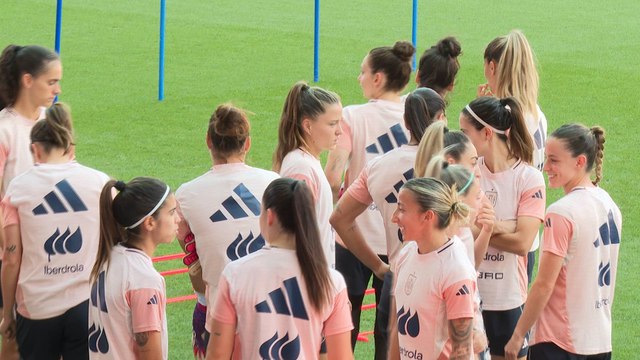 La Selección Española femenina se entrena en el RCDE Stadium