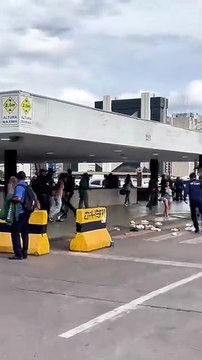 PMs usam spray de pimenta contra ambulantes na rodoviária
