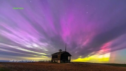 Un time-lapse captura la aurora boreal sobre una escuela abandonada de Oregón