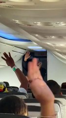 ¡Eddy Herrera canta desde un avión!