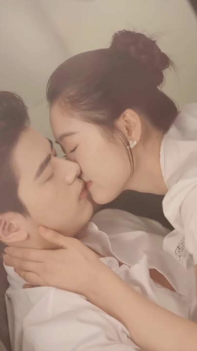 Mocked Rural Girl Shocks All—She’s the CEO’s Lover!