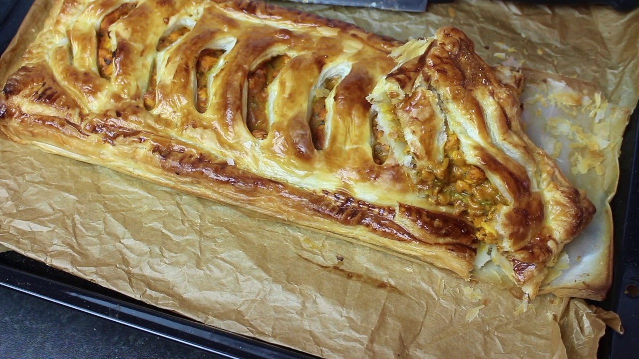 Chicken Tikka Pastry Recipe | Bakery Style Chicken Patties Ghar Par | Cook With Faiza