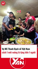 Vợ MC Thanh Bạch tặng tiền người lạ