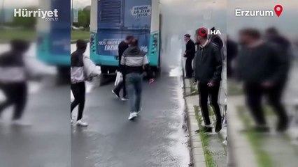 Otobüs bir anda alev aldı, yolcular panikle kaçtı