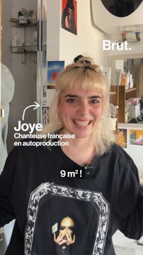 En studio avec la chanteuse Joye