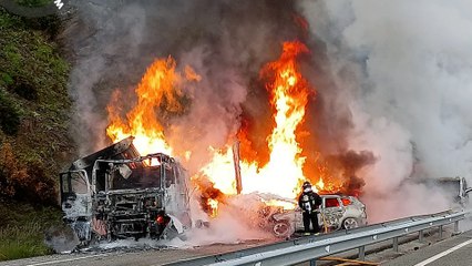 Dos camiones y una furgoneta en llamas accidentados obligan a cortar la A-15 en Navarra