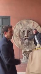 La habilidad de un hombre haciendo fotos con el móvil: "Tiene un máster en cámara del iPhone"