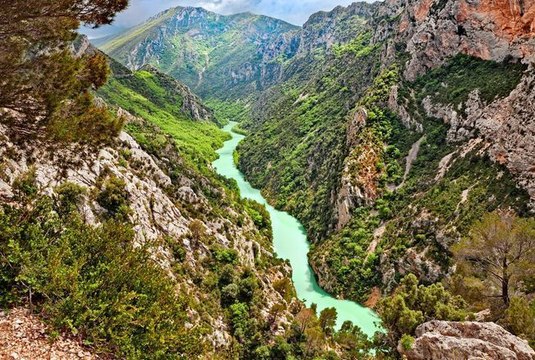 Gorges monumentales et criques émeraudes : voici les 2 plus belles randonnées de Provence-Alpes-Côte d’Azur selon les marcheurs
